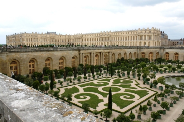Palácio de Versalhes - possui um jardim belíssimo <3
